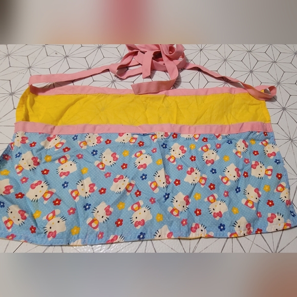 Hello Kitty Sanrio Kitchen Apron. 3 pockets. - Picture 4 of 4